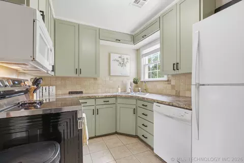 Kitchen - 2508 E 3rd St, Tulsa, OK 74104 photo 1 of 4
