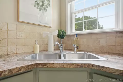 Kitchen - 2508 E 3rd St, Tulsa, OK 74104 photo 3 of 4