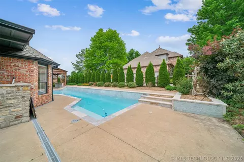 Exterior - 5216 E 148th St S, Bixby, OK 74008 photo 11 of 12