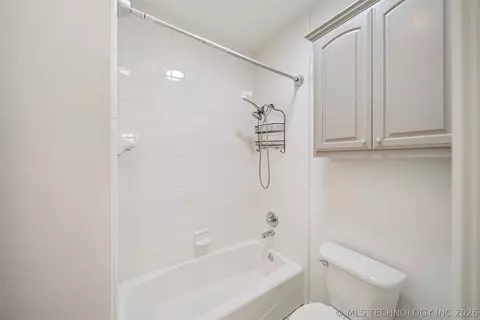 Bath - 5216 E 148th St S, Bixby, OK 74008 photo 7 of 7