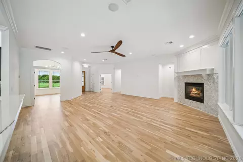 Living - 5216 E 148th St S, Bixby, OK 74008 photo 3 of 4