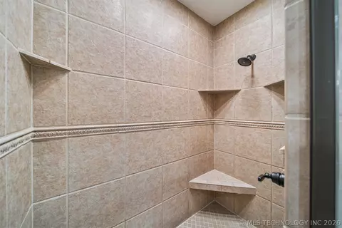 Bath - 5216 E 148th St S, Bixby, OK 74008 photo 3 of 7