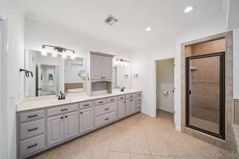 Bath - 5216 E 148th St S, Bixby, OK 74008 photo 1 of 7