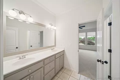 Bath - 5216 E 148th St S, Bixby, OK 74008 photo 6 of 7