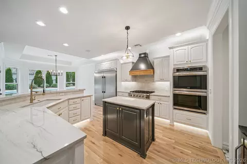 Kitchen - 5216 E 148th St S, Bixby, OK 74008 photo 2 of 7
