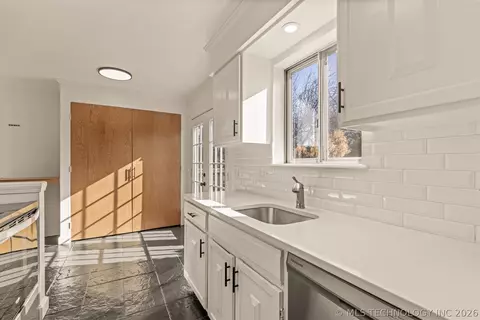 Kitchen - 4428 E 68th Street 484, Tulsa, OK 74136 photo 6 of 6