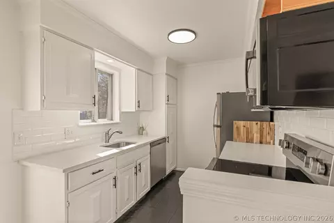 Kitchen - 4428 E 68th Street 484, Tulsa, OK 74136 photo 4 of 6