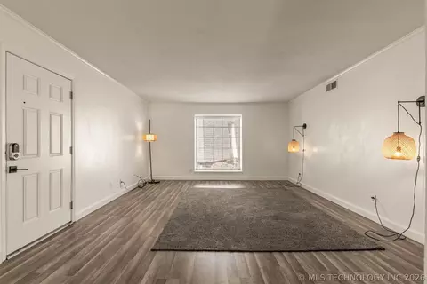 Living - 4428 E 68th Street 484, Tulsa, OK 74136 photo 5 of 6