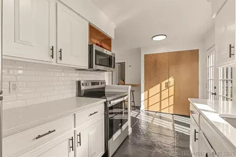 Kitchen - 4428 E 68th Street 484, Tulsa, OK 74136 photo 5 of 6