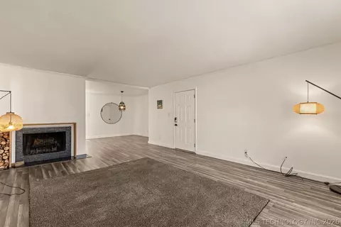 Living - 4428 E 68th Street 484, Tulsa, OK 74136 photo 4 of 6