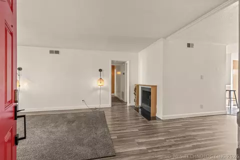 Living - 4428 E 68th Street 484, Tulsa, OK 74136 photo 1 of 6