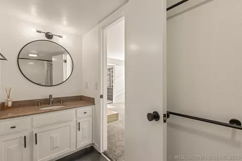 Bath - 4428 E 68th Street 484, Tulsa, OK 74136 photo 2 of 4