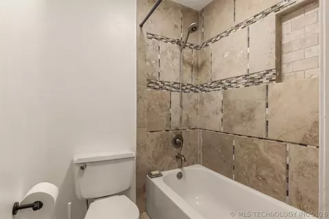 Bath - 4428 E 68th Street 484, Tulsa, OK 74136 photo 4 of 4