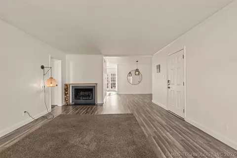 Living - 4428 E 68th Street 484, Tulsa, OK 74136 photo 2 of 6