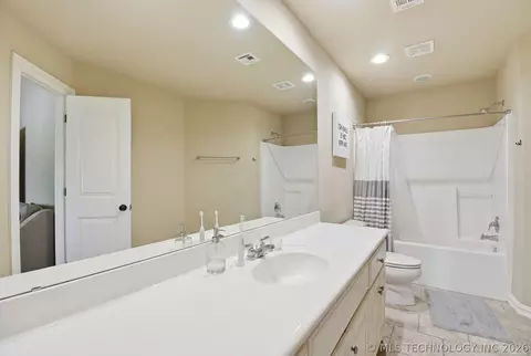 Bath - 7265 E 112th St S, Bixby, OK 74008 photo 8 of 8