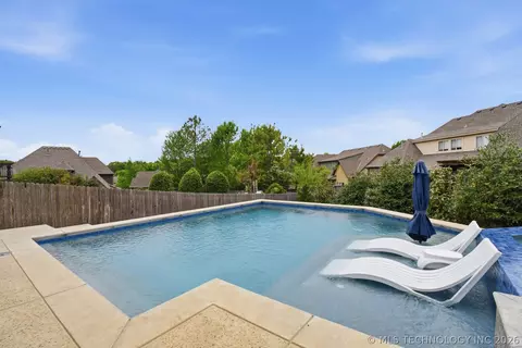 Exterior - 7265 E 112th St S, Bixby, OK 74008 photo 6 of 8