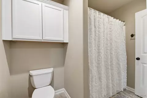 Bath - 7265 E 112th St S, Bixby, OK 74008 photo 6 of 8