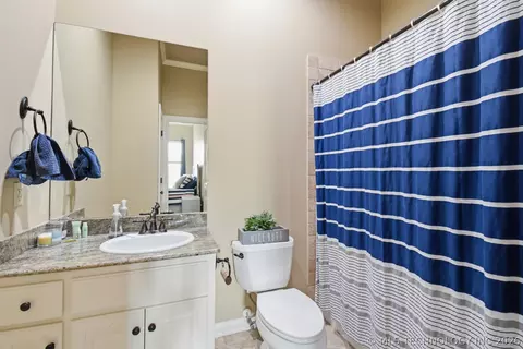 Bath - 7265 E 112th St S, Bixby, OK 74008 photo 3 of 8