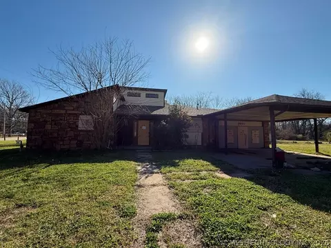 2021 N Frankfort Pl, Tulsa, OK 74106