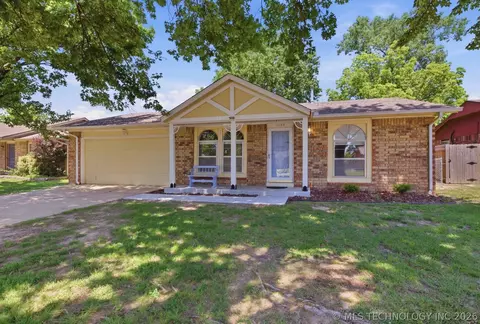 1108 W Pittsburg St, Broken Arrow, OK 74012