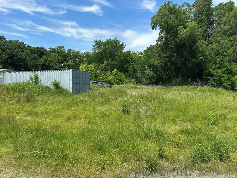 608 S Jackson Ave, Wagoner, OK 74467