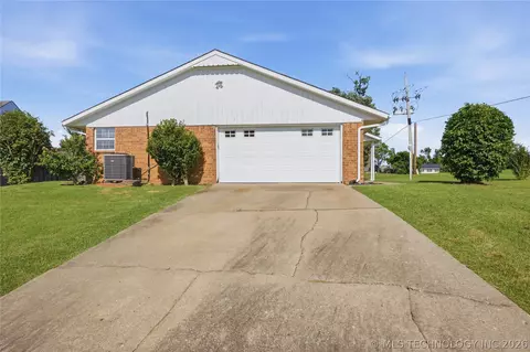 Exterior - 7707 E 57th St, Tulsa, OK 74145 photo 2 of 5