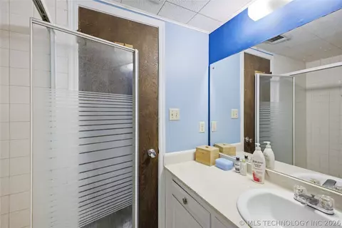 Bath - 7707 E 57th St, Tulsa, OK 74145 photo 3 of 3