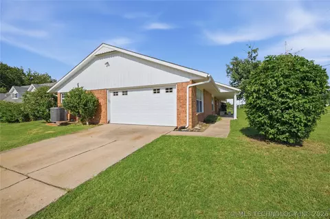 Exterior - 7707 E 57th St, Tulsa, OK 74145 photo 3 of 5