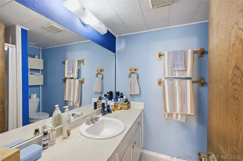 Bath - 7707 E 57th St, Tulsa, OK 74145 photo 2 of 3