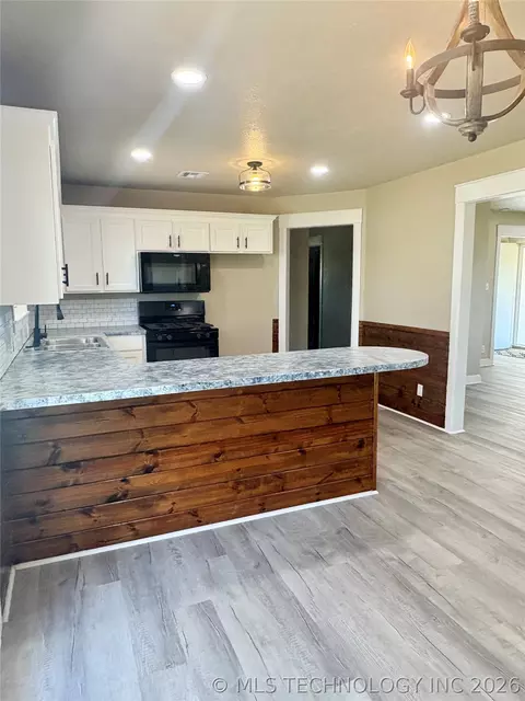Kitchen - 422909 Hwy 266, Checotah, OK 74426 photo 4 of 5