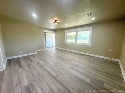 Living - 422909 Hwy 266, Checotah, OK 74426 photo 2 of 2