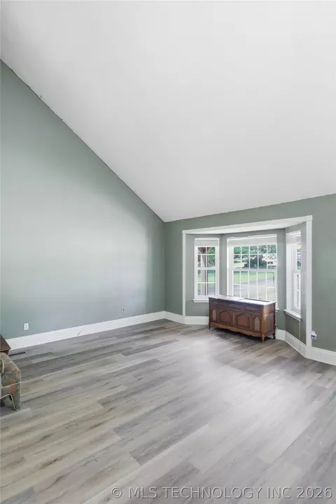 Living - 809 E Union St, Broken Arrow, OK 74011 photo 7 of 8