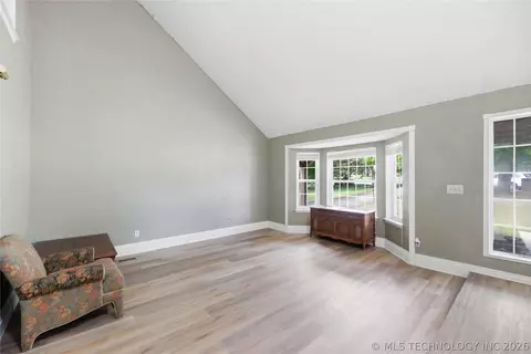 Living - 809 E Union St, Broken Arrow, OK 74011 photo 1 of 8