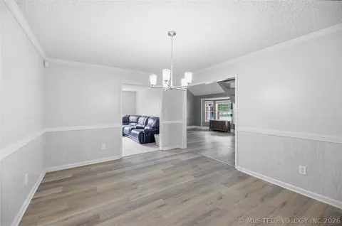 Dining - 809 E Union St, Broken Arrow, OK 74011 photo 3 of 3