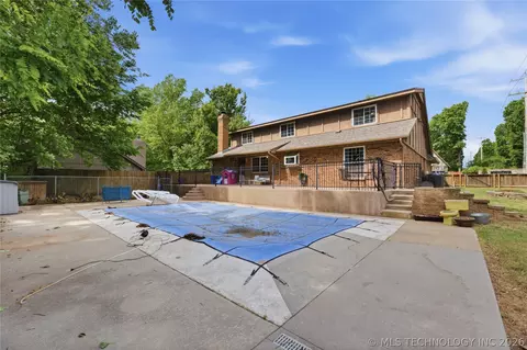 Exterior - 809 E Union St, Broken Arrow, OK 74011 photo 2 of 5