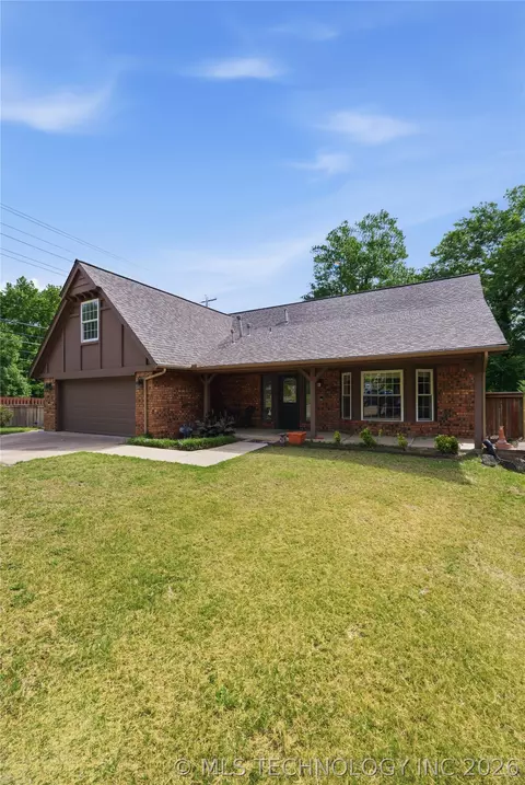 Exterior - 809 E Union St, Broken Arrow, OK 74011 photo 4 of 5
