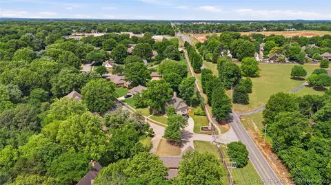 View/Area - 809 E Union St, Broken Arrow, OK 74011 photo 1 of 3