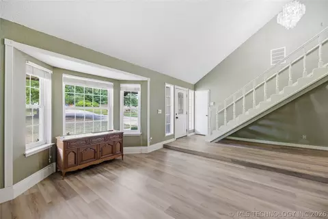 Living - 809 E Union St, Broken Arrow, OK 74011 photo 3 of 8