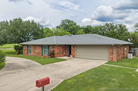 1726 Downing St, Ardmore, OK 73401