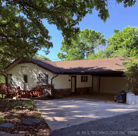 96221 S Redbud Ln, Gore, OK 74435