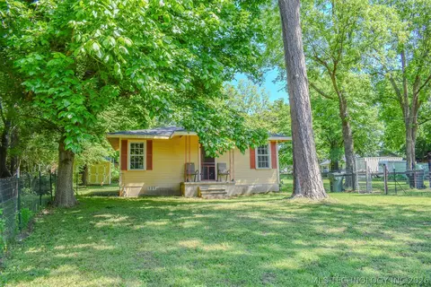 205 SE 2nd St, Antlers, OK 74523