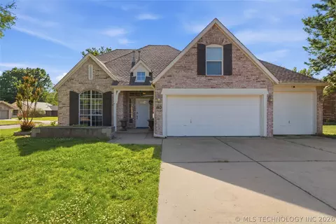 1812 S Dogwood Pl, Broken Arrow, OK 74012