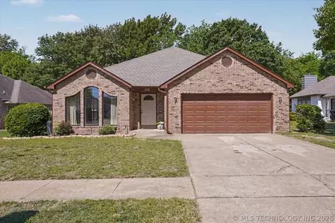 208 S Poplar Ave, Broken Arrow, OK 74012