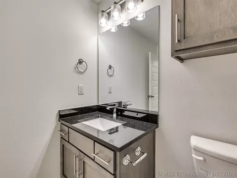Bath - 3501 E 153rd St S, Bixby, OK 74008 photo 2 of 4