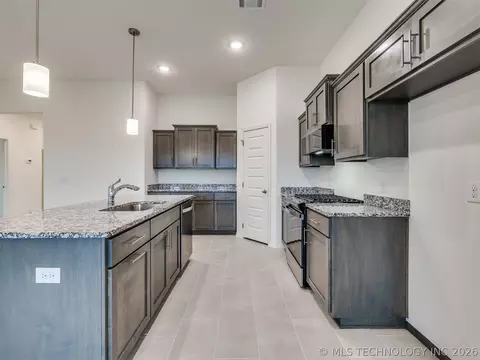 Kitchen - 3501 E 153rd St S, Bixby, OK 74008 photo 3 of 3