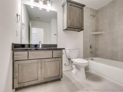 Bath - 3501 E 153rd St S, Bixby, OK 74008 photo 1 of 4