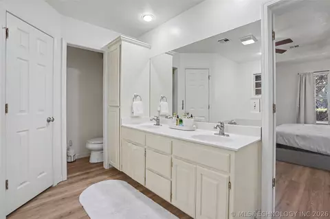 Bath - 9503 E 112th Pl S, Bixby, OK 74008 photo 3 of 6