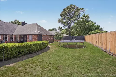 Exterior - 9503 E 112th Pl S, Bixby, OK 74008 photo 7 of 9