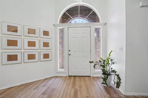 Entry Way - 9503 E 112th Pl S, Bixby, OK 74008 photo 2 of 2