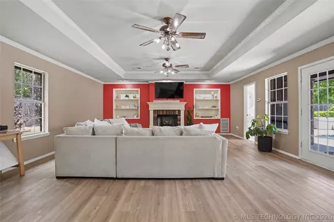Living - 9503 E 112th Pl S, Bixby, OK 74008 photo 2 of 3